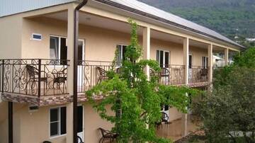 Фотографии Гостевой дом Guest House Mihalych г. Гагра Гагрский район (Абхазия) №1 Фото Гостевой дом Guest House Mihalych г. Гагра 1