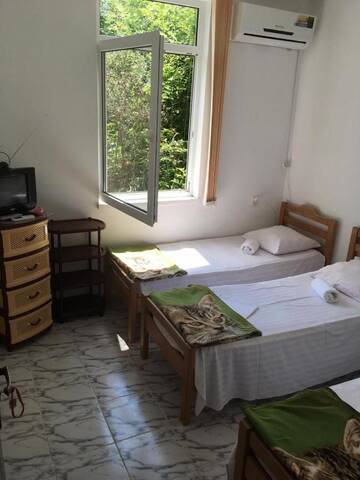 Фото номера Бюджетный трехместный номер Гостевой дом Guest House Flora г. Гагра 8