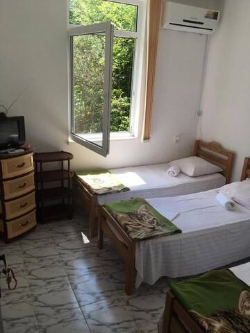 Фото номера Бюджетный трехместный номер Гостевой дом Guest House Flora г. Гагра 11