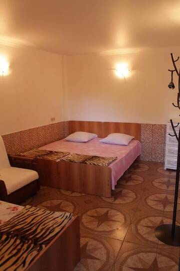 Фото номера Бюджетный трехместный номер Гостевой дом Guest House Flora г. Гагра 15