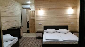 Фото номера Трехместный номер «Комфорт» с душем Гостевой дом Guest House Ahan г. Гагра 4