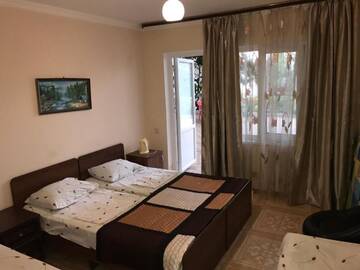 Фото номера Четырехместный номер с ванной комнатой Гостевой дом Guest House on Demerjipa г. Гагра 3