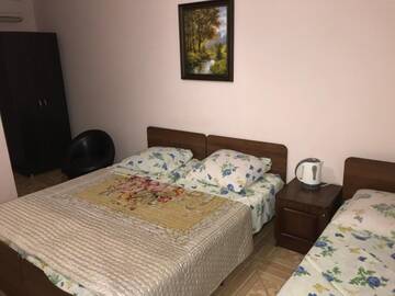 Фото номера Четырехместный номер с ванной комнатой Гостевой дом Guest House on Demerjipa г. Гагра 7