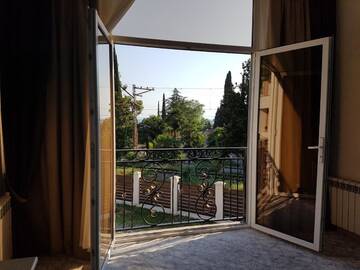 Фото номера Семейный полулюкс Гостевой дом Guest House on Ardzinba 91 г. Гагра 3