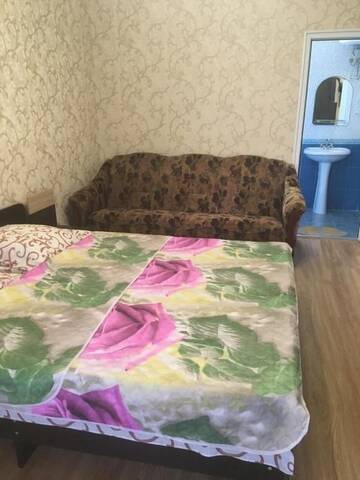 Фото номера Стандартный трехместный номер Гостевой дом Davido Hotel г. Гагра 2