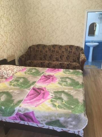 Фото номера Стандартный трехместный номер Гостевой дом Davido Hotel г. Гагра 3