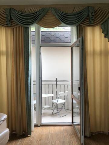 Фото номера Трехместный номер с балконом Отель Arstaa Hotel г. Гагра 3