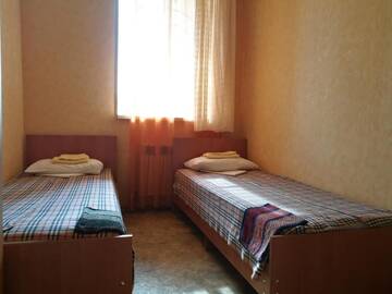 Фото номера Двухместный номер с 2 отдельными кроватями и общим туалетом Гостевой дом Guest House Villa Roza г. Гагра 6