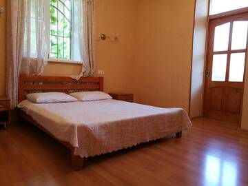 Фото номера Двухместный номер Делюкс с 1 кроватью и балконом Гостевой дом Guest House Villa Roza г. Гагра 6