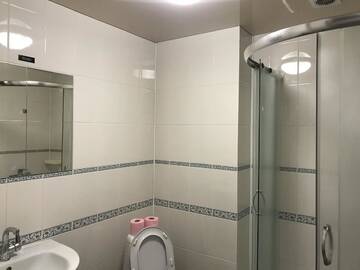 Фото номера Четырехместный номер «Премиум» Гостевой дом Guest house Четыре Сезона г. Гагра 3