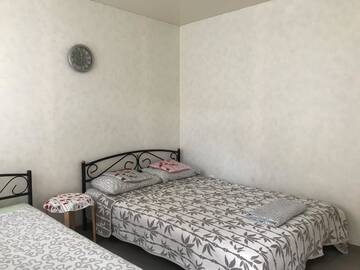 Фото номера Двухместный номер Делюкс с 1 кроватью Гостевой дом Guest house Четыре Сезона г. Гагра 4