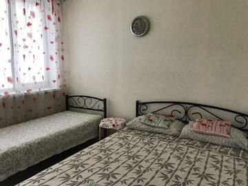 Фото номера Двухместный номер Делюкс с 1 кроватью Гостевой дом Guest house Четыре Сезона г. Гагра 5