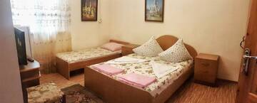 Фото номера Стандартный трехместный номер Мини-отель Mini-hotel Timur г. Гагра 4