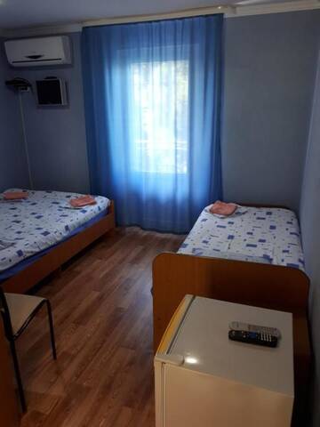 Фото номера Бюджетный трехместный номер Отель River Hotel г. Гагра 6