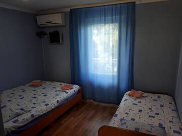 Фото номера Бюджетный трехместный номер Отель River Hotel г. Гагра 9