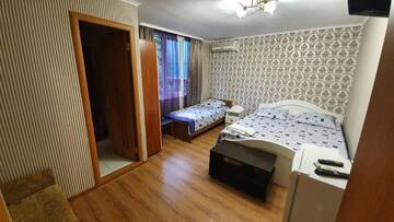 Фото номера Трехместный номер «Комфорт» Отель River Hotel г. Гагра 3