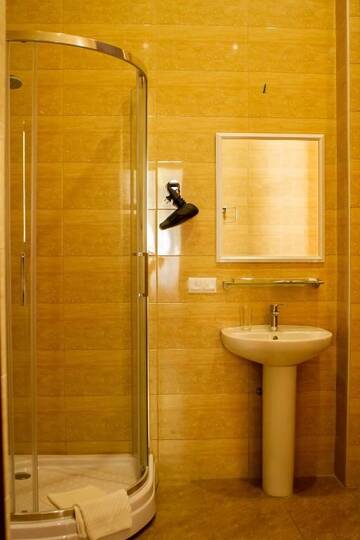 Фото номера Улучшенный двухместный номер с 1 кроватью Отель Отель Абаата г. Гагра 4