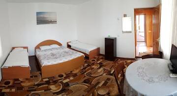 Фото номера Четырехместный номер с видом на горы Гостевой дом Guest house Nikolay г. Гагра 4