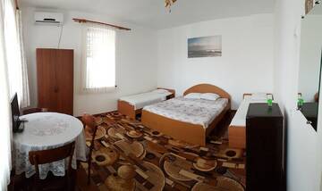 Фото номера Четырехместный номер с видом на горы Гостевой дом Guest house Nikolay г. Гагра 6