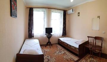 Фото номера Стандартный трехместный номер Гостевой дом Guest house Nikolay г. Гагра 2