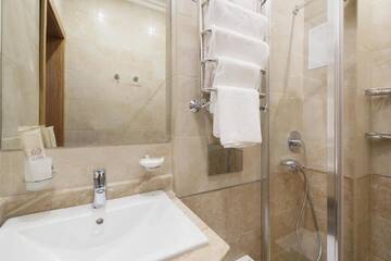 Фото номера Люкс без балкона Отель Amra Park-hotel &amp; Spa г. Гагра 3