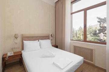 Фото номера Люкс без балкона Отель Amra Park-hotel &amp; Spa г. Гагра 4