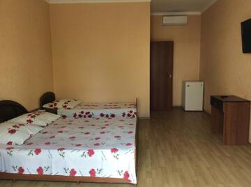 Фото номера Роскошный трехместный номер Гостевой дом Guest house Dali г. Гагра 2