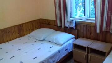 Фото номера Стандартный трехместный номер Гостевой дом Guest House Zelenyi Dvorik г. Гагра 5
