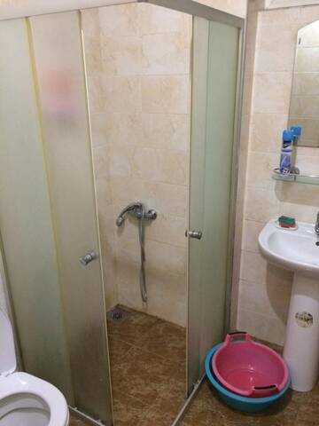 Фото номера Стандартный трехместный номер Гостевой дом Guest House Zelenyi Dvorik г. Гагра 7