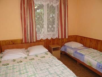 Фото номера Стандартный трехместный номер Гостевой дом Guest House Zelenyi Dvorik г. Гагра 8
