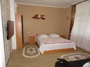 Фото номера Четырехместный номер с балконом Гостевой дом Guest House Zelenyi Dvorik г. Гагра 3