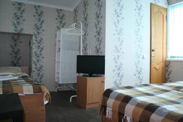 Фото номера Трехместный номер «Комфорт» с душем Гостевой дом Guest House TeyMiya г. Гагра 7