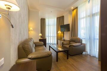 Фото номера Люкс с 1 спальней Отель Sun Palace Gagra г. Гагра 2