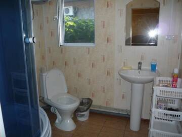 Фото номера Двухместный номер Делюкс на 1 этаже Гостевой дом Guest House Shanson г. Гагра 4