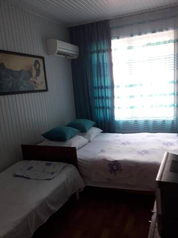 Фото номера Трехместный номер с общей ванной комнатой Гостевой дом Guest House Sakura г. Гагра 2