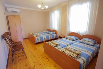 Фото номера Стандартный четырехместный номер Гостевой дом Fiesta Life г. Гагра 4