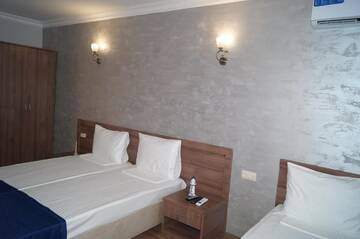 Фото номера Стандартный трехместный номер Гостевой дом Nobi Guest House г. Гагра 31