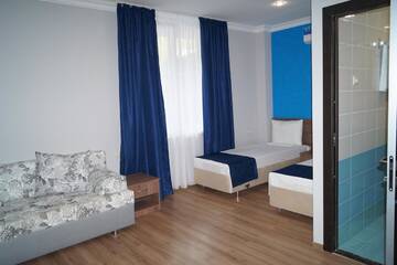 Фото номера Четырехместный номер с видом на горы Гостевой дом Nobi Guest House г. Гагра 5