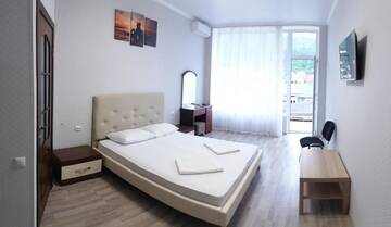 Фото номера Люкс с видом на горы Гостевой дом Guest House Polet Chayki г. Гагра 3