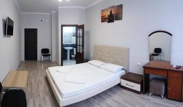 Фото номера Люкс с видом на горы Гостевой дом Guest House Polet Chayki г. Гагра 4