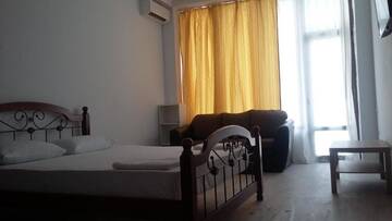 Фото номера Четырехместный номер с балконом Гостевой дом Guest House Polet Chayki г. Гагра 7