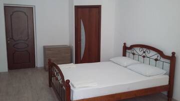 Фото номера Четырехместный номер с балконом Гостевой дом Guest House Polet Chayki г. Гагра 8