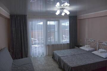 Фото номера Четырехместный номер &quot;Комфорт&quot; Мини-отель Gnezdo Beloy Sovy Mini Hotel г. Гагра 4