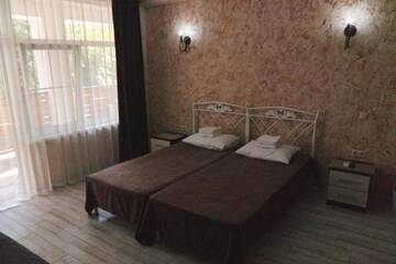 Фото номера Четырехместный номер &quot;Комфорт&quot; Мини-отель Gnezdo Beloy Sovy Mini Hotel г. Гагра 3