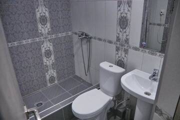 Фото номера Улучшенный трехместный номер Мини-отель Gnezdo Beloy Sovy Mini Hotel г. Гагра 4