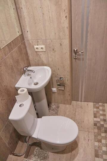 Фото номера Стандартный трехместный номер Мини-отель Gnezdo Beloy Sovy Mini Hotel г. Гагра 3