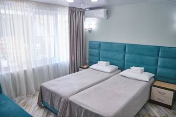 Фото номера Улучшенный трехместный номер Мини-отель Gnezdo Beloy Sovy Mini Hotel г. Гагра 7