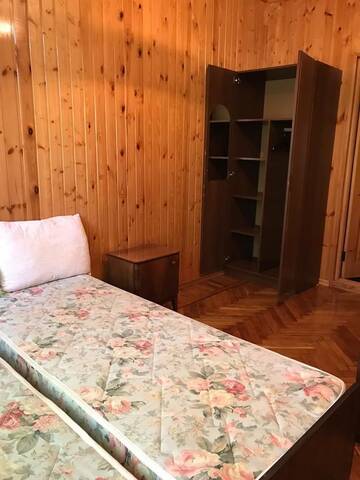 Фото номера Стандартный трехместный номер Гостевой дом Гостевой дом с садом г. Гагра 6