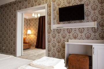 Фото номера Люкс с кроватью размера «king-size» и балконом Отель RIT Hotel г. Гагра 14