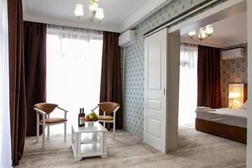 Фото номера Люкс с кроватью размера «king-size» и балконом Отель RIT Hotel г. Гагра 20